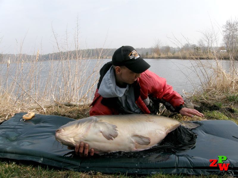 Hubert Świątek ustanowił nowy karpiowy Rekord Polski. Hubert Świątek i karp Max