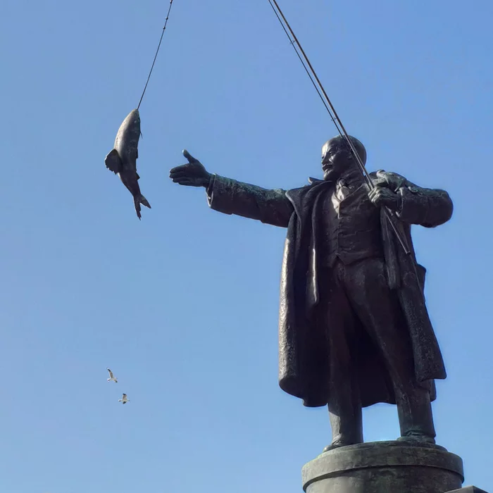 Lenin - Największym wędkarzem swojej epoki.